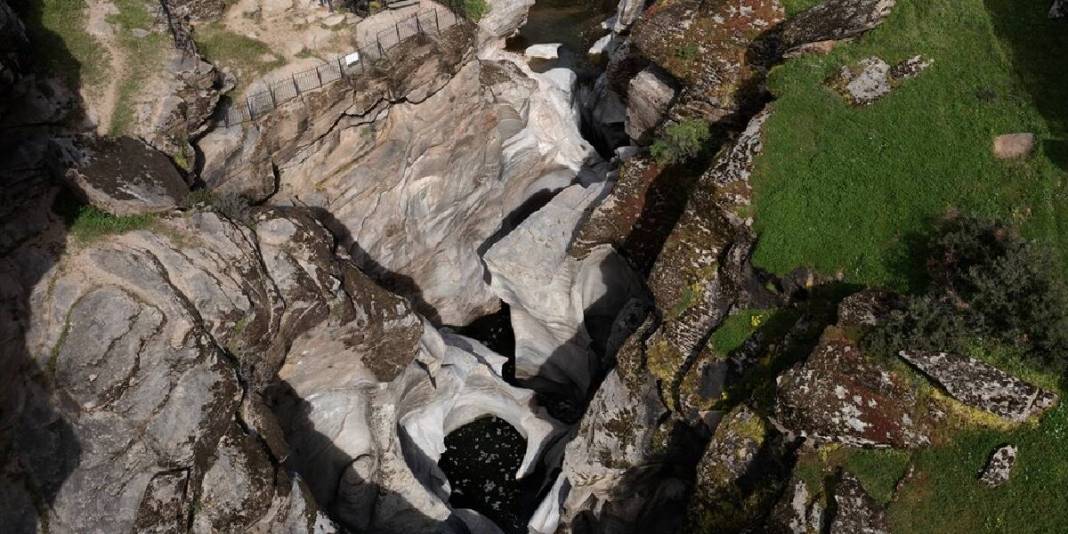 Doğanın suyla şekillenen sanat eseri: Bu yaz herkes akın edecek 3